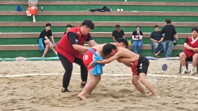 1-2-경남-씨름-최강자-가린다…-349명-고성서-‘샅바-전쟁.jpg
